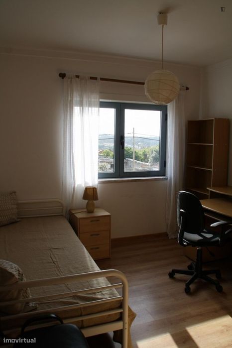 Quarto - localizado em Caparica Lisbon