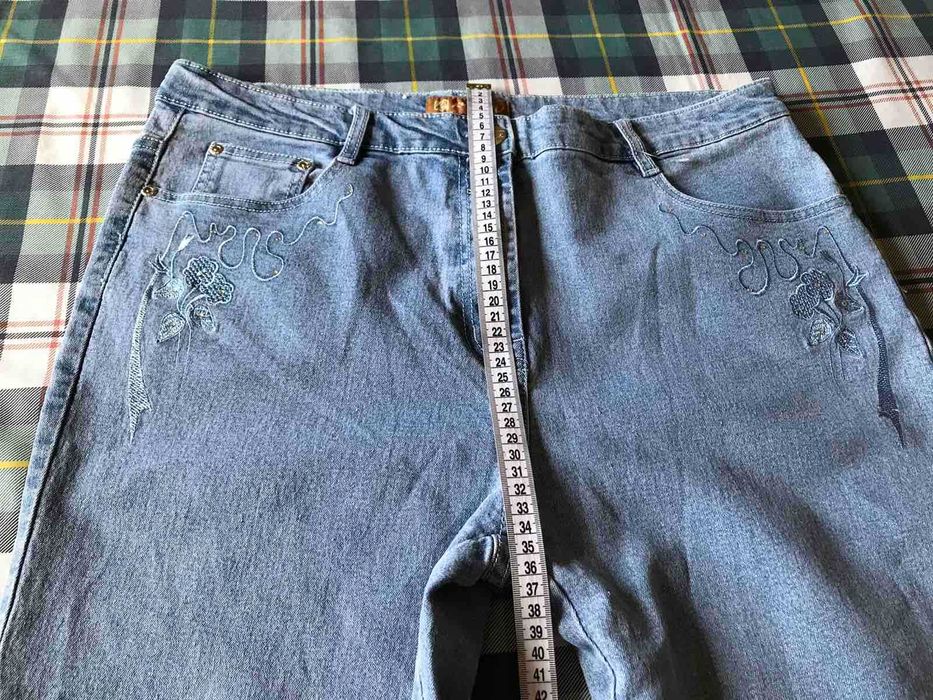 Новые джинсовые бриджи размер 52-54.