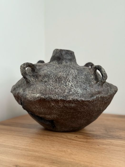 Ваза з папʼє-маше для сухоквітів