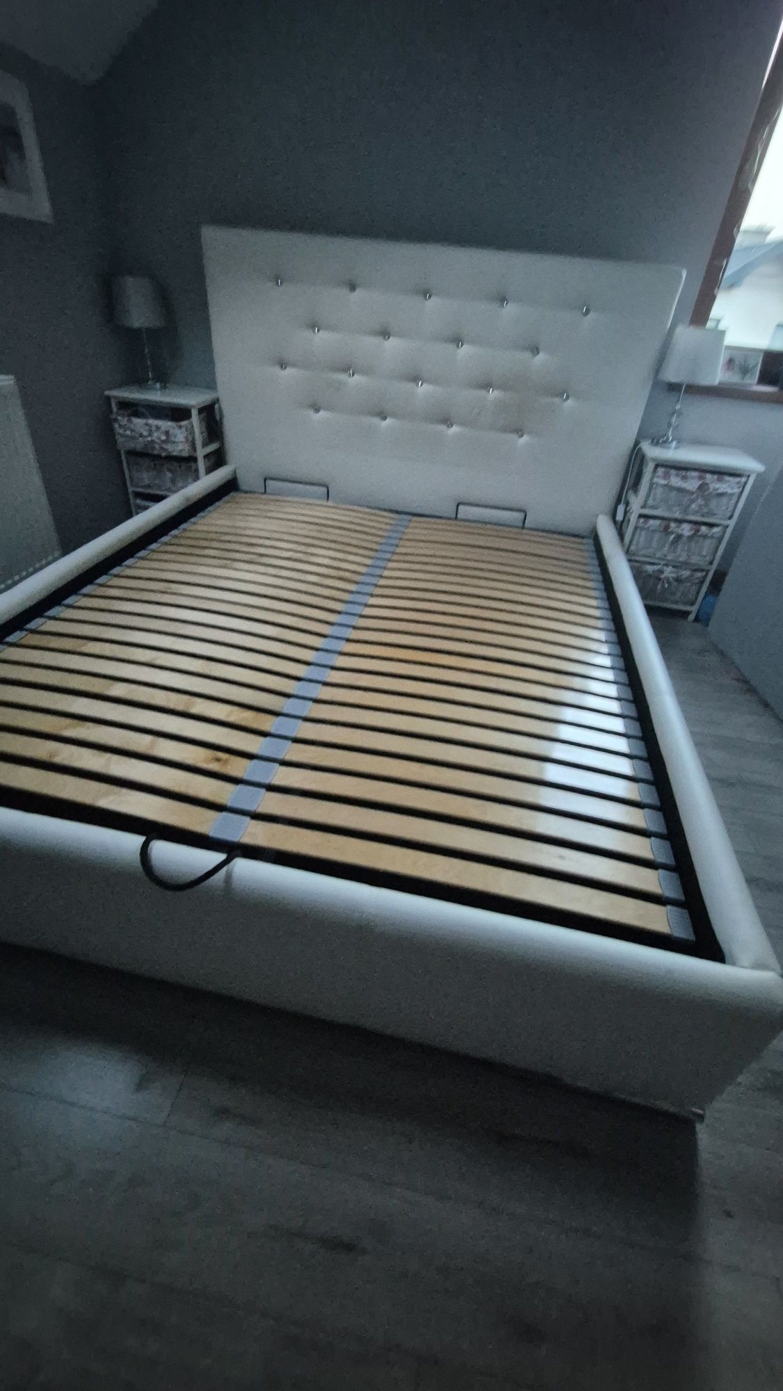Łóżko sypialniane sypialnia białe 160x200 wysoki zagłówek pojemnik
