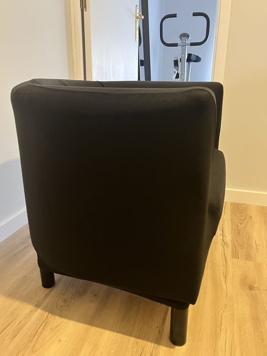 Poltrona preta com capa