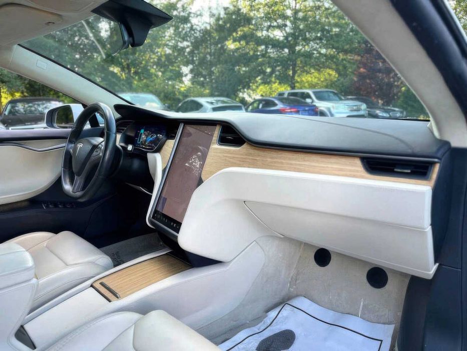 Tesla Model S      2018