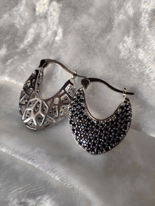 Kolczyki ażurowe czarne cyrkonie kolor srebrny