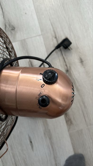 Wiatrak wentylator biurkowy