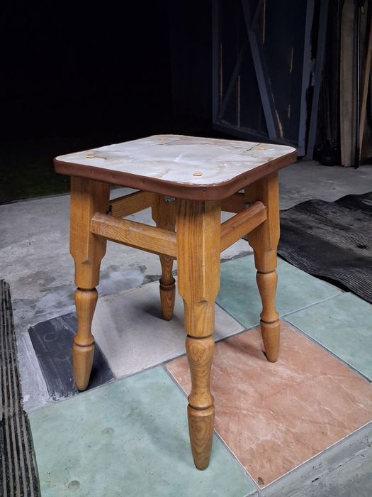 Кухоні  стільці.