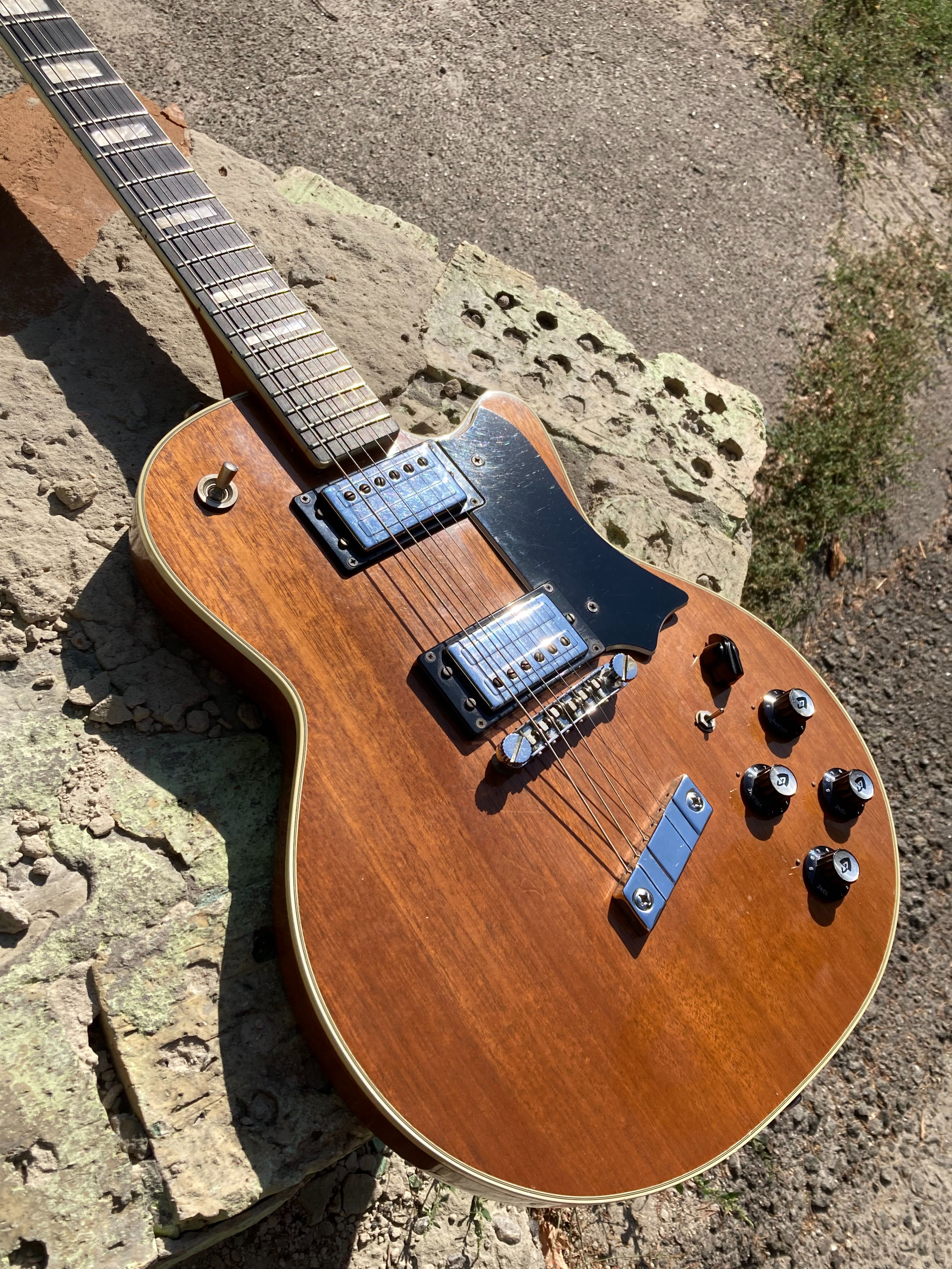 Guild M-75 Natural 1974го року з рідним кейсом