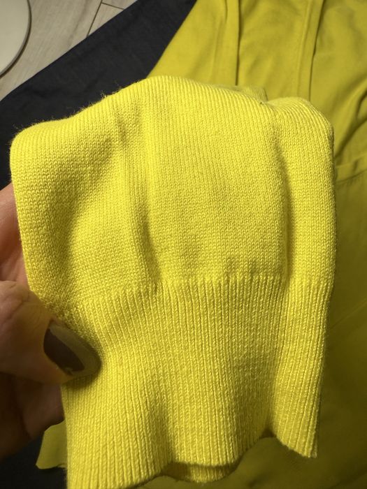 Светрик жовтенький