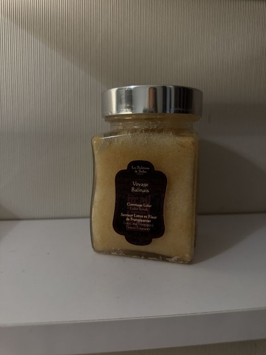 Скраб для тіла La Sultane de Saba Лотос та франжипані, 300 г