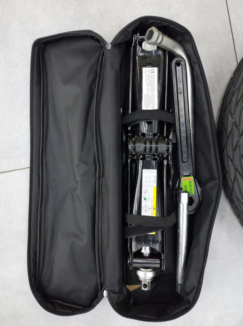 Докатка R20 Volkswagen Tuareg Audi Q7 4M Q8 Домкрат Ключ Інструмент