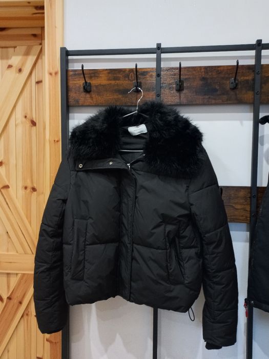 Kurtka zimowa czarna puffer z futerkiem reserved