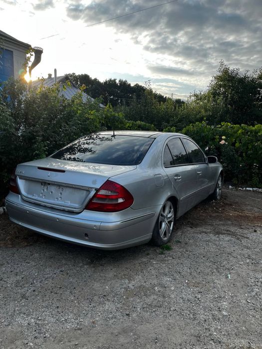 Мercedes e320 w211
