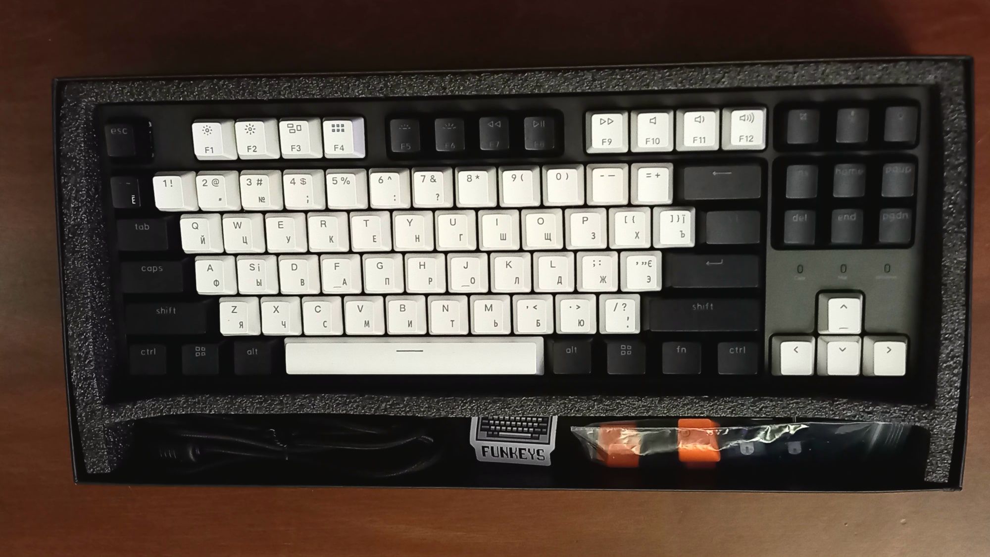 клавіатура Keychron C1