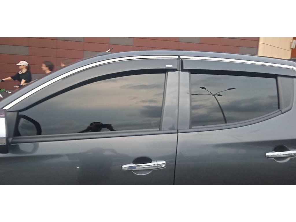 Mitsubishi L200/Fiat Fullback 2015+ Вітровики з хромом Niken