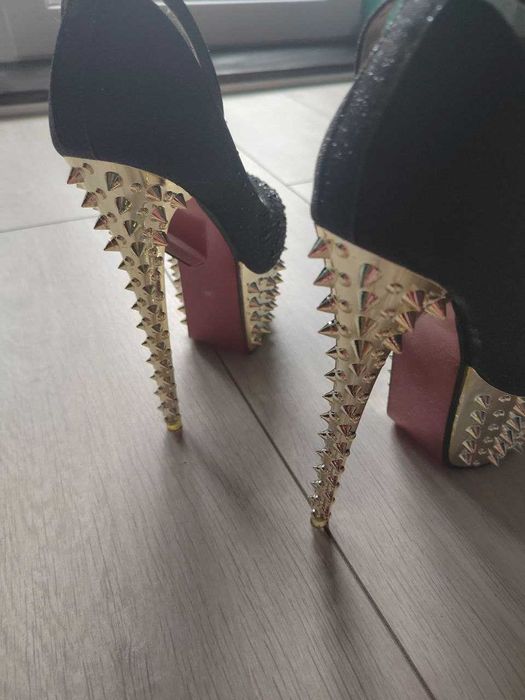 Туфли на высоком каблуке с шипами, 36 р.