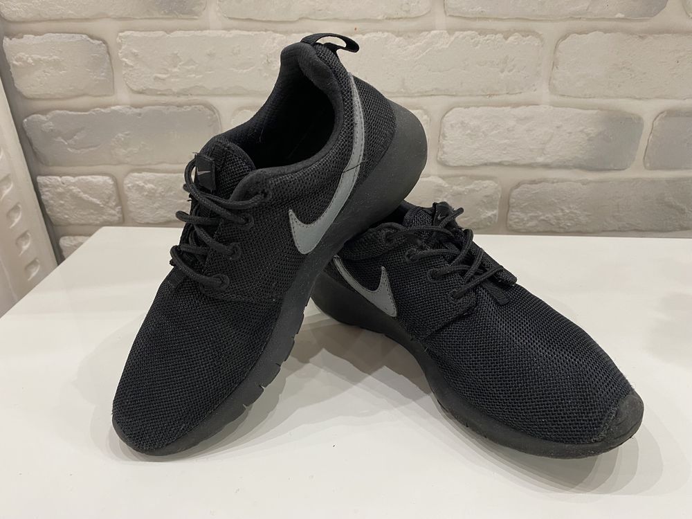 Кроссовки Nike Roshe run 35р