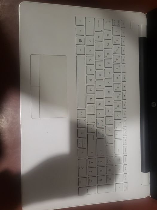 Продам HP 15-2017. (A9 9420/6gb ddr4/ssd 120/amd r5 2gb)