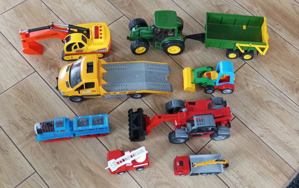 Samochodzik, koparka, ciuchcia, zabawki