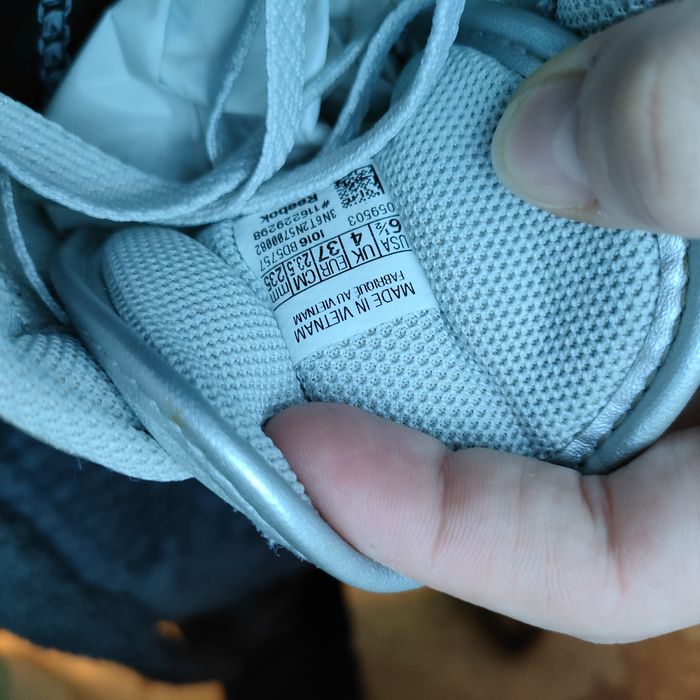 Reebok 37 розмір срібні