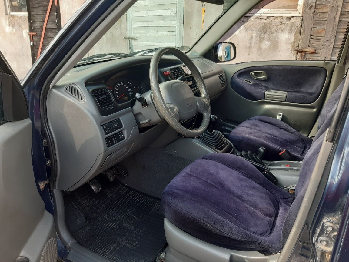 Suzuki Grand Vitara 1 2,5 V6 180tys.km Doinwestowana