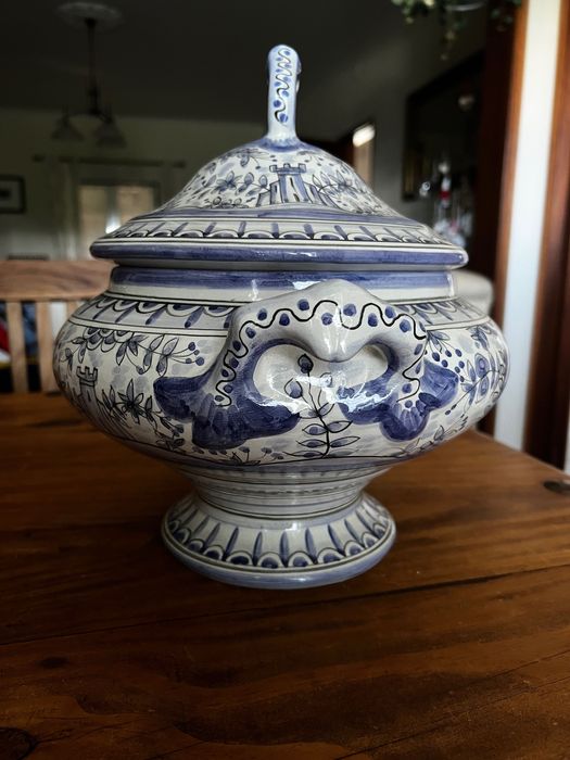 Terrina e prato em faiança de Alcobaça