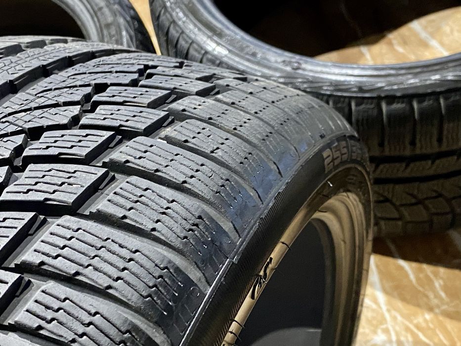 Продам комплект зимової гуми 255/35 285/30 R19 Nokian WR A4