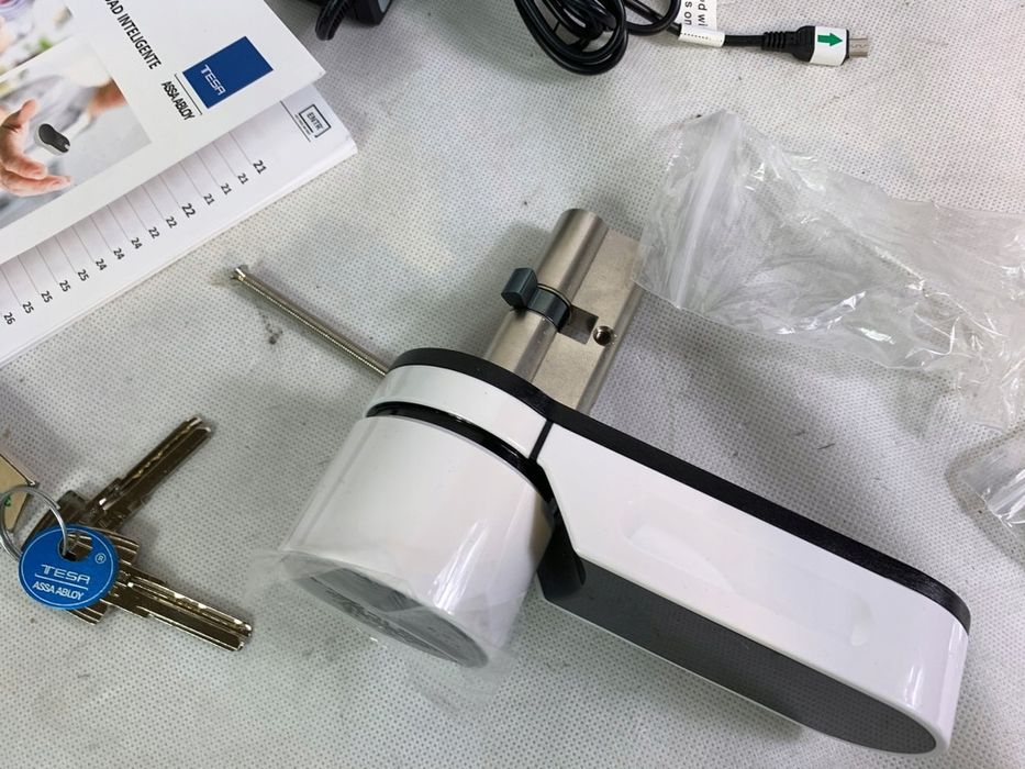 Умный замок MUL-T-LOCK ENTR белый (контроллер+тачпад) Mul-T-Lock 17393