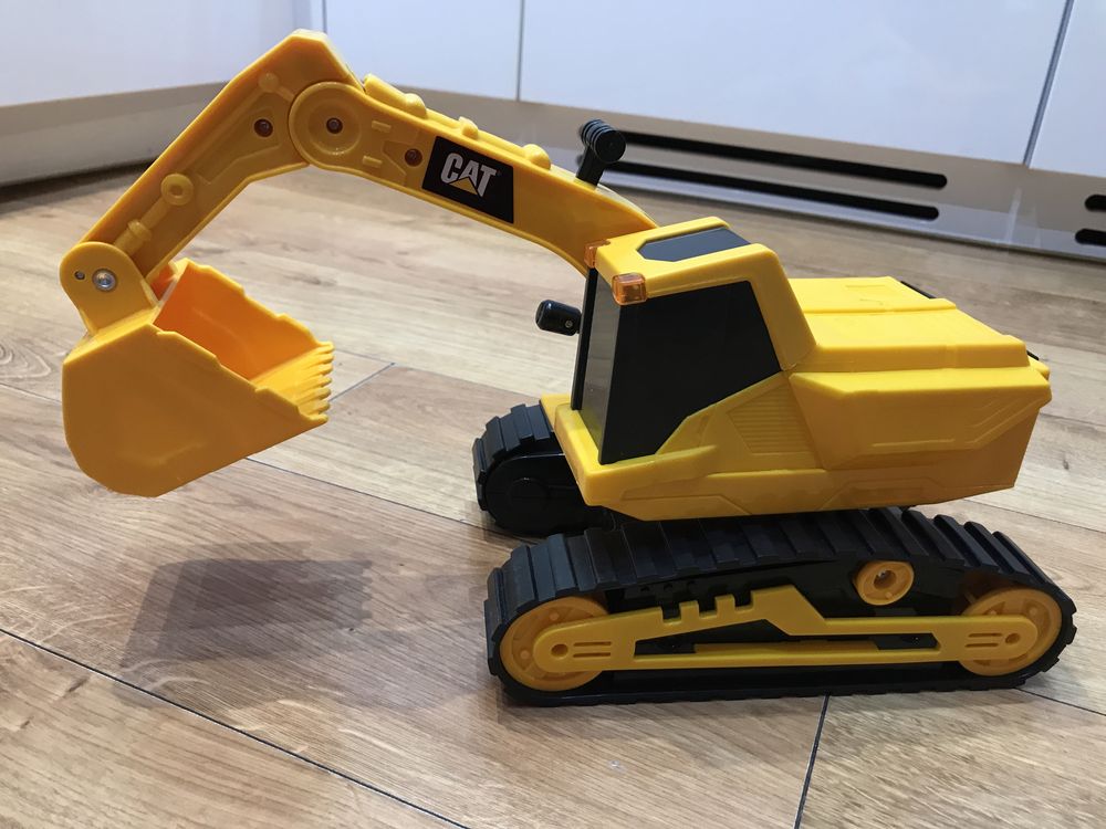 Koparka Cat Toys 33 cm z oświetleniem i dźwiękiem j.nowa