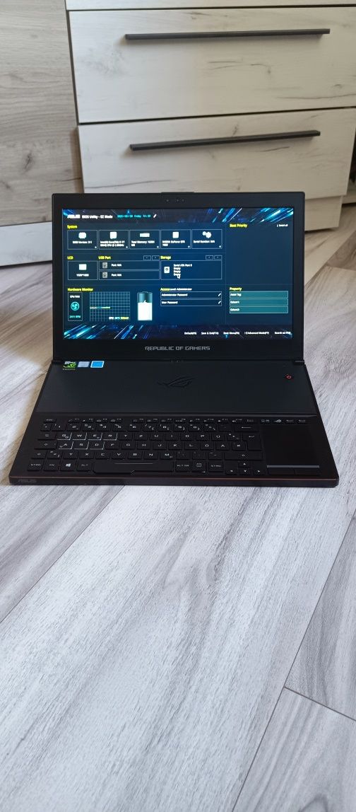 Игровой ноутбук Asus Rog Zephyrus/Corei7/16DDR/дискретка GTX1080 Q-Max