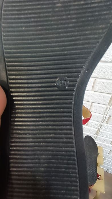 Продам босоножки