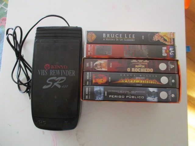 Pacote 5 filmes e bobinador VHS.