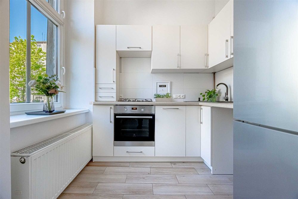 kawalerka z 2 pokoje, antresola, rolety, po remoncie, piwnica, wanna