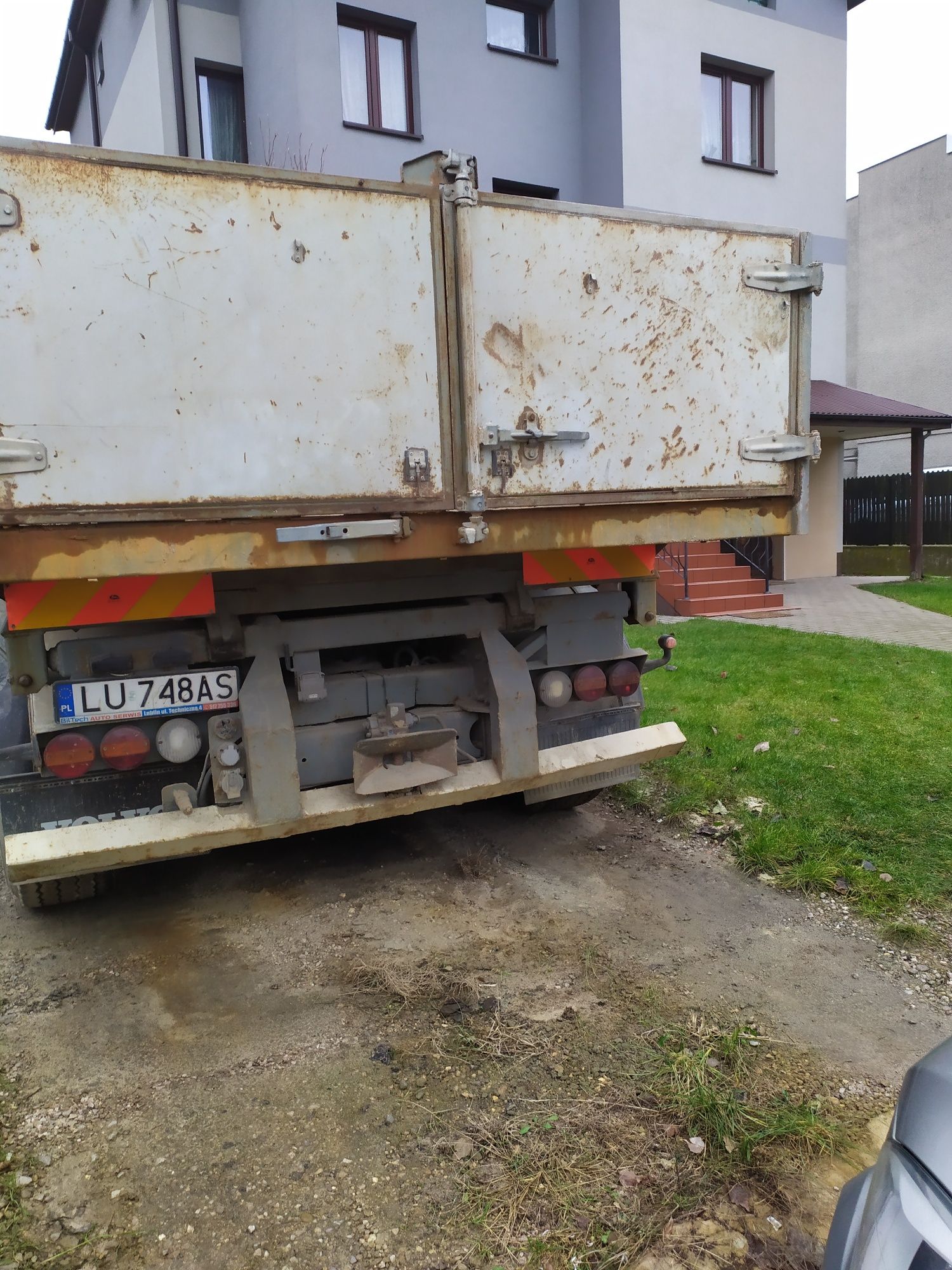 Samochód ciężarowy - wywrotka- VOLVO FL12