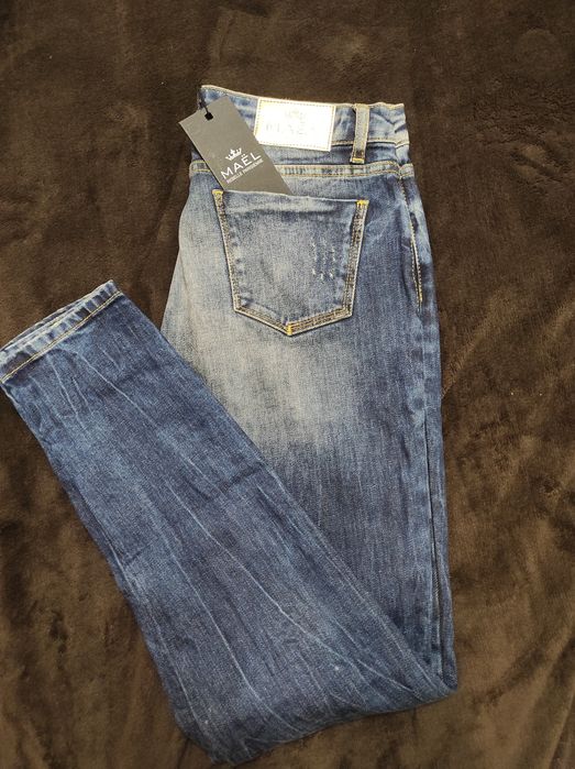 Нові класичні сині джинси розмір М