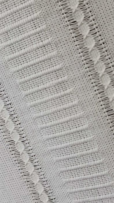 Zasłonki bawełniane krótkie kremowe z ażurowym wzorem 2kpl 75 zł