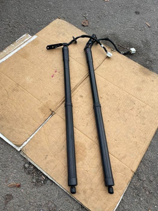 Амортизатори електро ляди Nissan Rogue 2014-2020 стійки багажника 2018