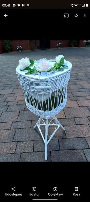 Białe gołębie na ślub