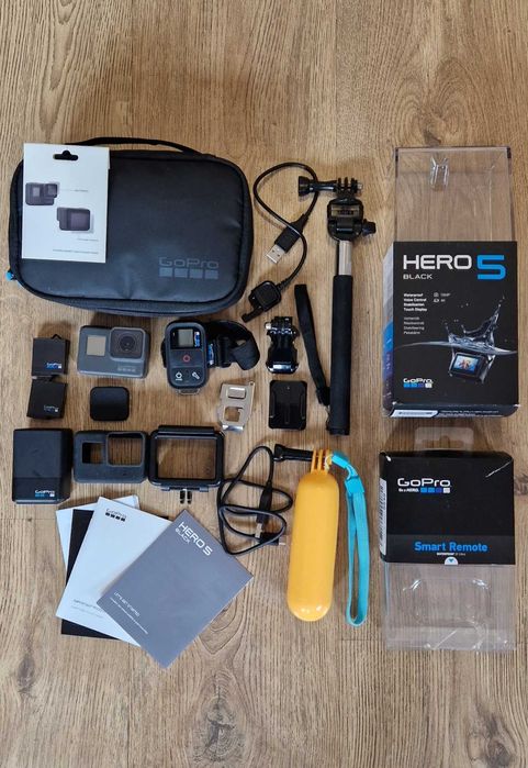 Kamerka GoPro Hero 5, mega zestaw, pilot,2xbateria, ładowarka,etui,itp