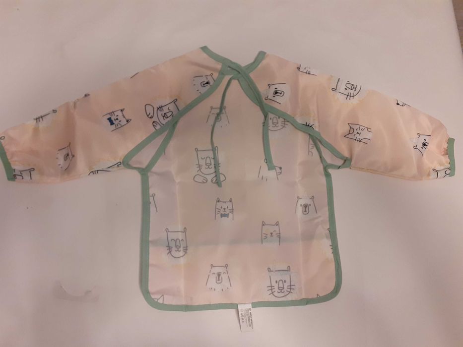 Badabulle Śliniak z rękawem w kolorze różowym