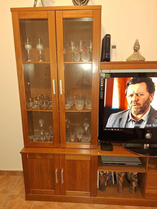Móvel de sala de estar em cerejeira. Muito bom estado.