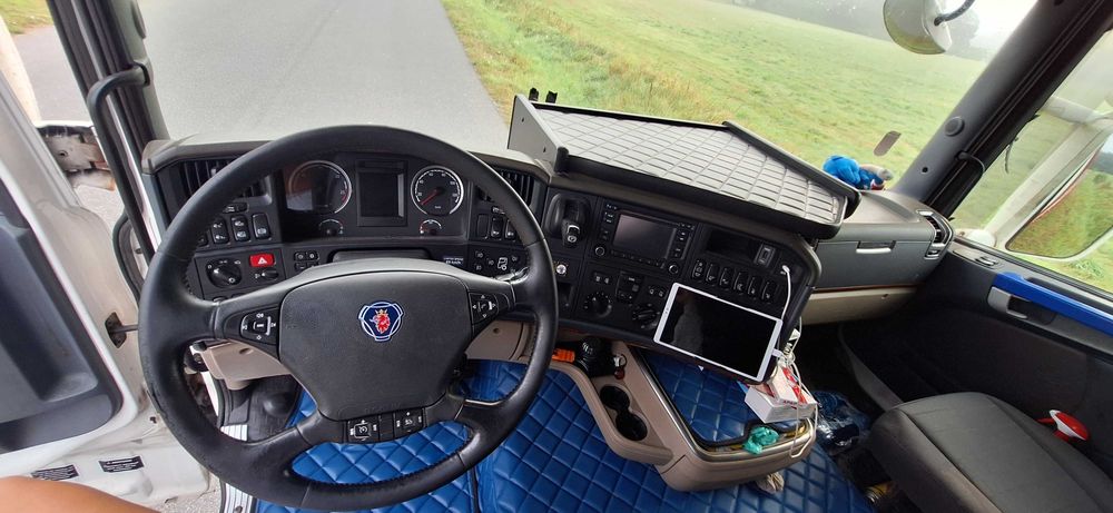 Scania r450 low-deck
