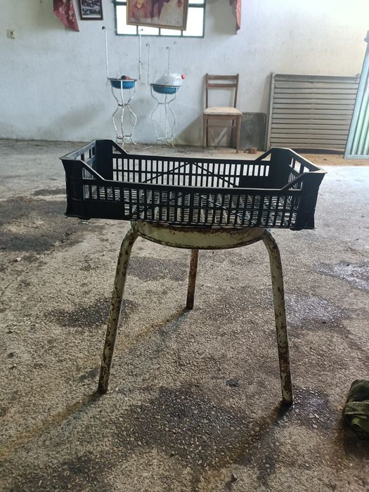 Vende-se caixas de plástico vários tamanhos.  Para desocupar