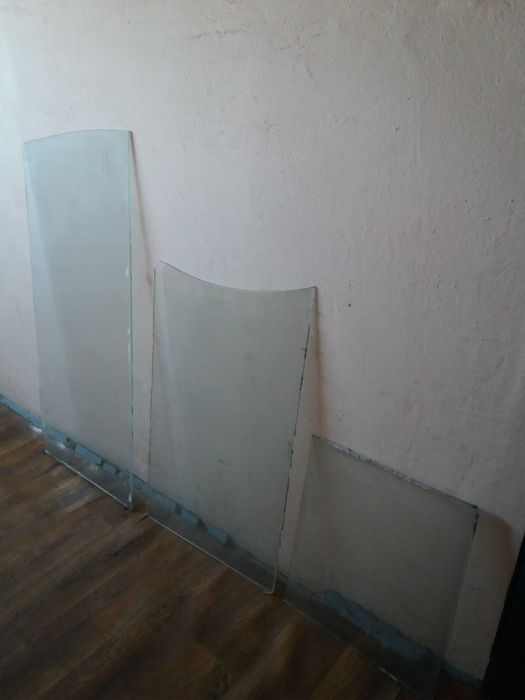 Продам стекла с балконных рам толщина 4 мм