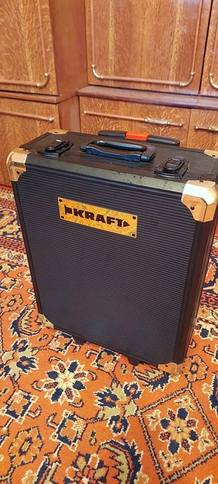 Чемодан  инструментов