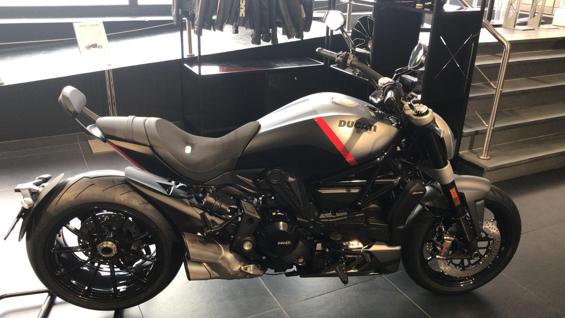 Ducati XDiavel Blackstar Exclusividade, Potência e Estilo