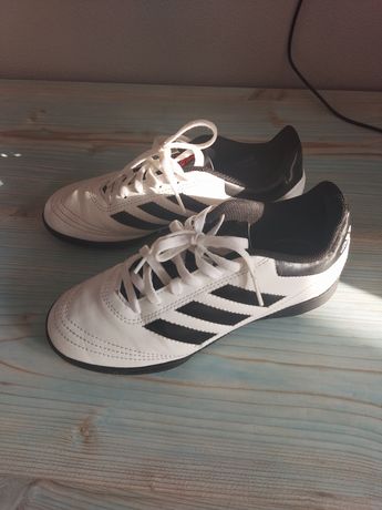 Детские кроссовки для футбола Adidas 34р
