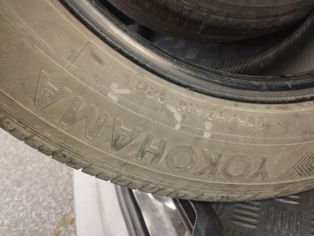 2- 4  szt opon 205/60r16 ,bieżnik ok 6mm