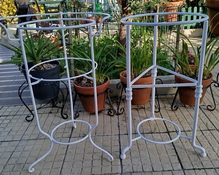 Suportes de vasos recuperados.