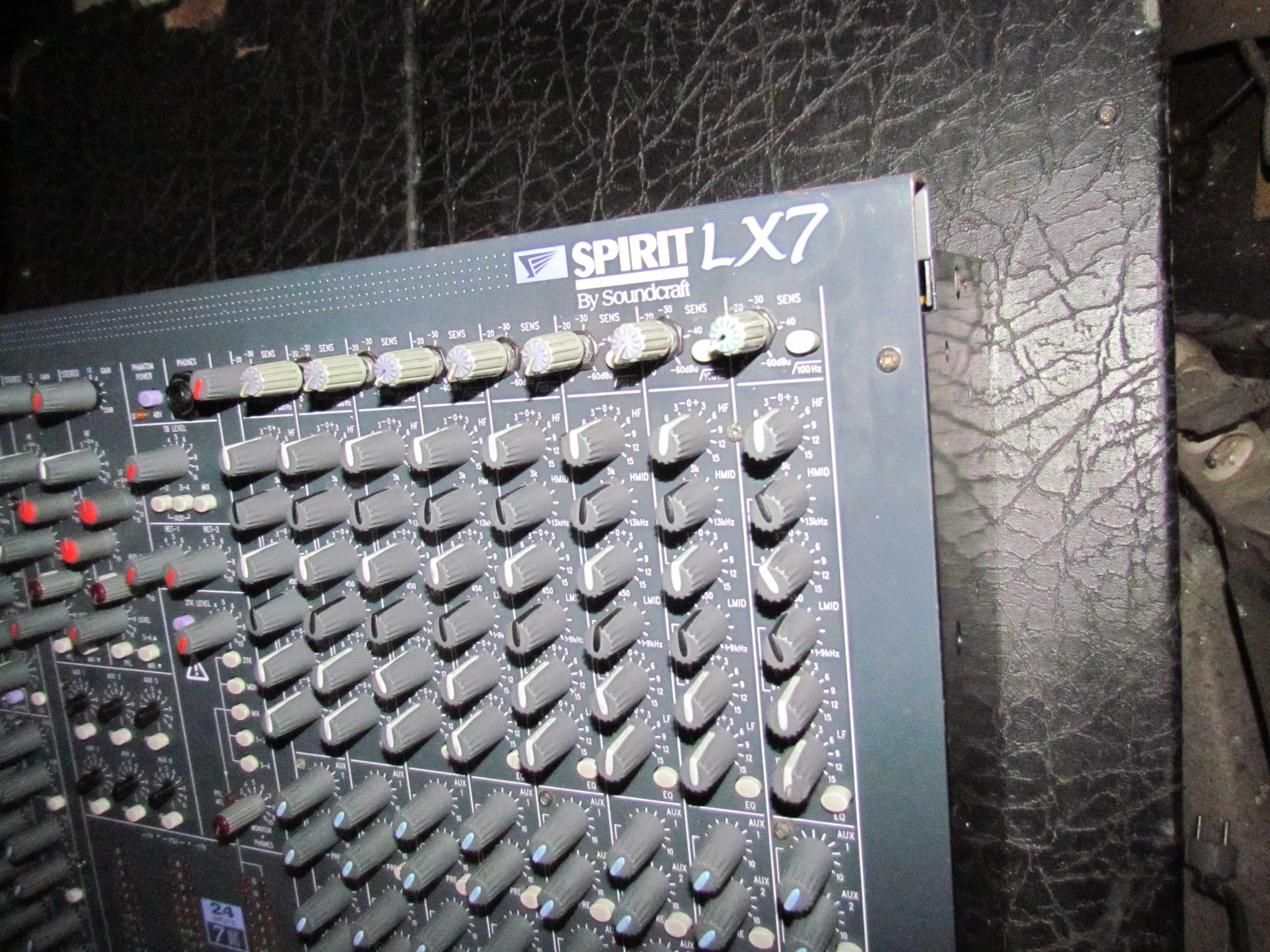 Mixer Soundcraft Spirit LX7