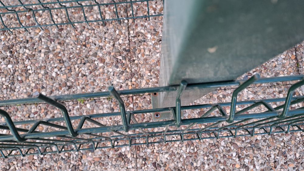 Painel metálico verde + 2 postes quadrados