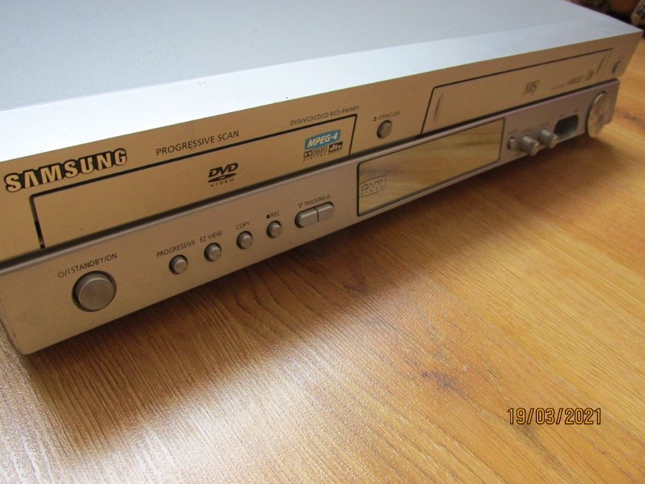 DVD плеєр + караоке Samsung DVD-V7100K на запчастини або відновлення